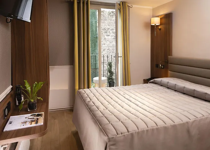 De La Tour EiffelHotel Pas Cher Paris